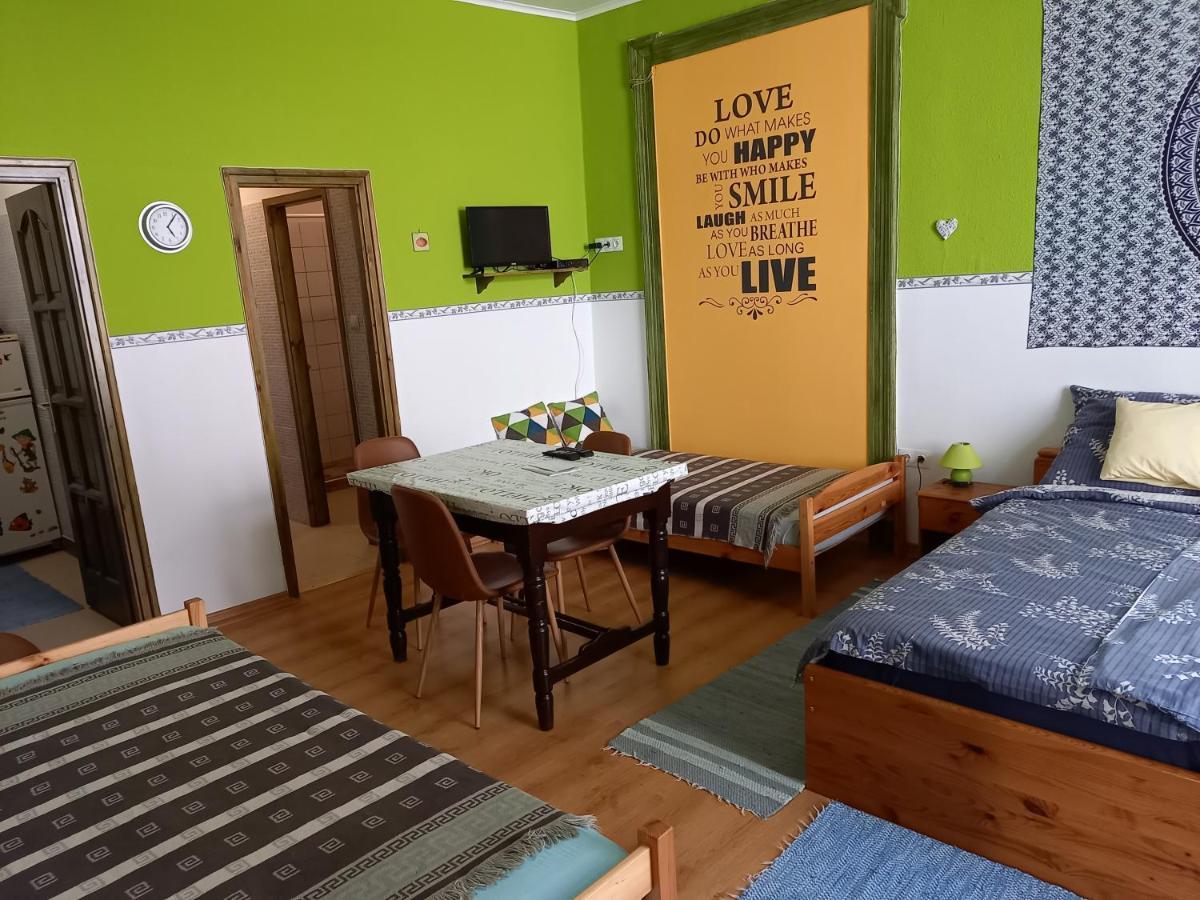 Gabor Vendeghaz Apartment Eger Ngoại thất bức ảnh